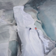 Imagen para el artículo titulado Los suizos están cubriendo sus glaciares con enormes sábanas blancas para evitar que se derritan